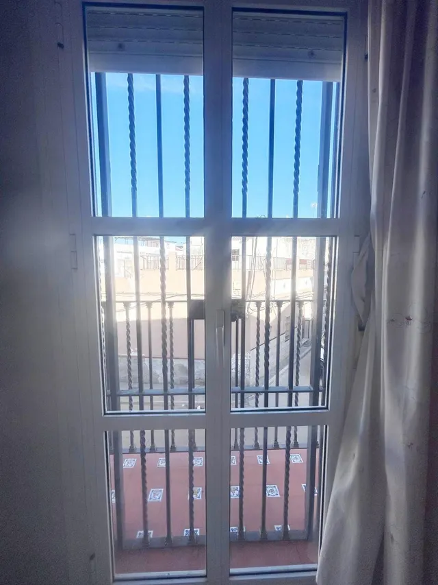 Casa adosada de dos plantas con patio en zona la fontanilla — 28