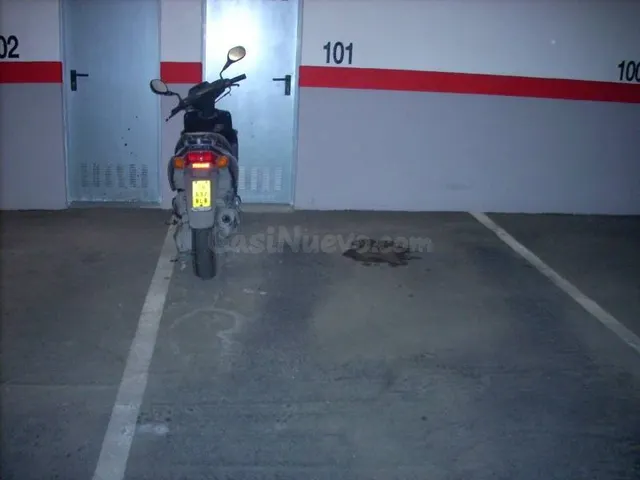 SE VENDE PLAZA DE GARAJE CON TRASTERO , FRENTE HOSPITAL DE A - foto 5