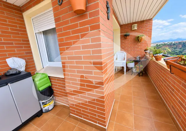 Impresionante Piso Reformado en Sabadell con Vistas y Comodidades — 13