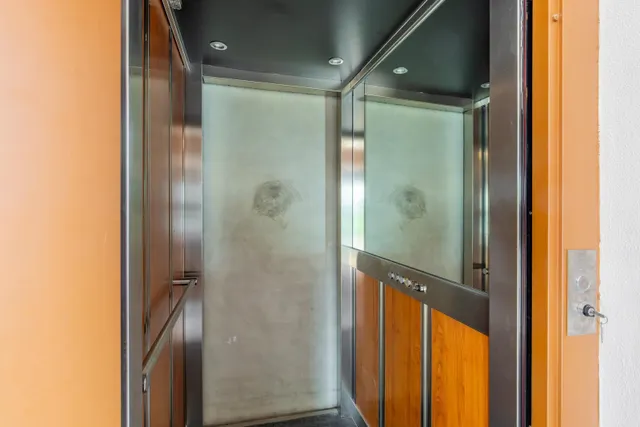 Una residencia exclusiva con terrazas panorámicas en un paraíso natural. — 28