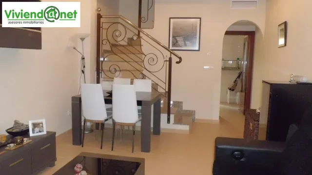 PRECIOSO DUPLEX EN URBANIZAC.CON PISCINAS Y JARDINES — 40