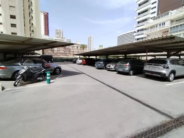 Apartamento de esquina con 2 dormitorios y terraza acristlada en 1 Linea playa Levante. — 33