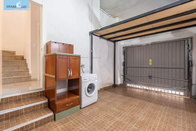 ADOSADA EN URBANIZACIÓN EN HUETOR VEGA — 39