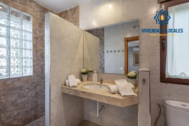 Chalet independiente con pozo propio y placas solares — 17
