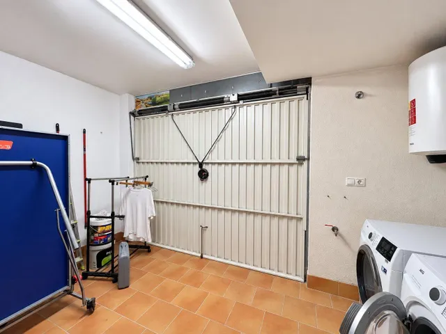 Amplio adosado de 4 dormitorios con solárium, garaje/sótano y piscina comunitaria — 40