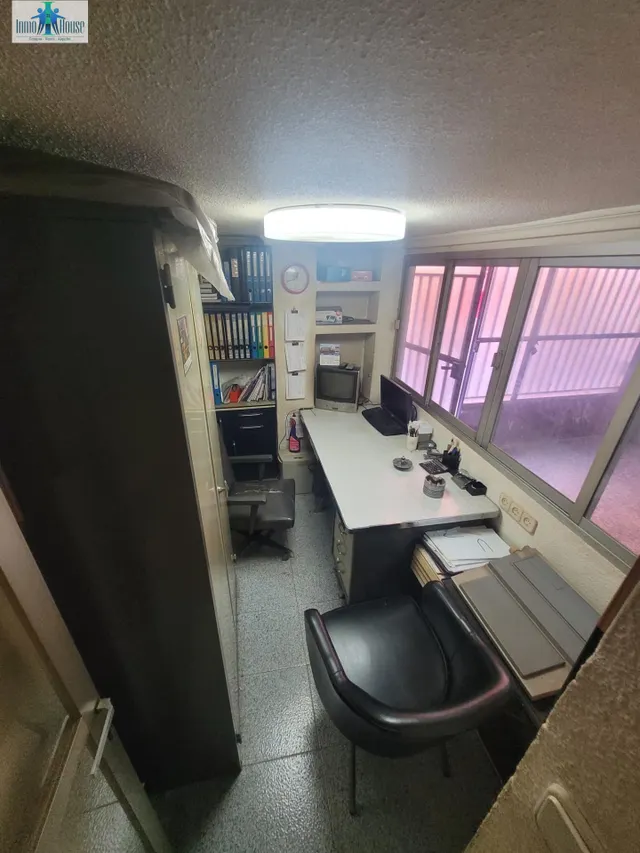 SE VENDE LOCAL CON VADO — 6