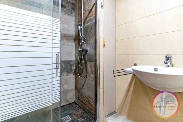 ✨ ¡amplio piso exterior de 4 dormitorios con ascensor en Carballo por 117.990 €! — 40