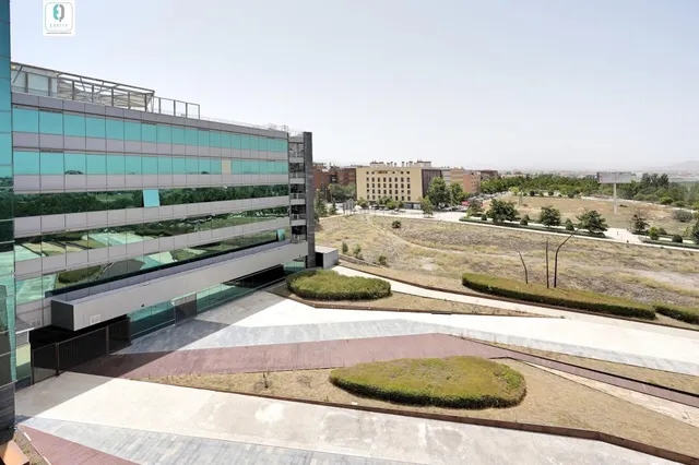 Amplia y luminosa oficina en el emblemático y exclusivo edificio forum — 22