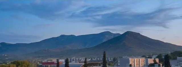 Amplio Atico de 111m2 con Terraza de 140m2 y Piscina Comunitaria en Zona Exclusiva — 13