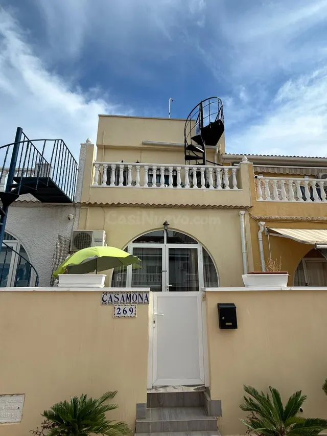 Casa reformada con terraza, Alicante, Torrevieja, El Chaparral. 2 habitaciones, 88 m2, 4 kilómetros del mar — 2