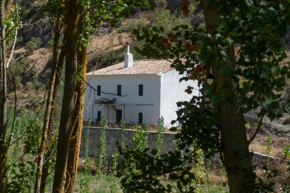 Los Tajos, monumento natural con casa y chiringuito. Finca en Alhama de Granada.