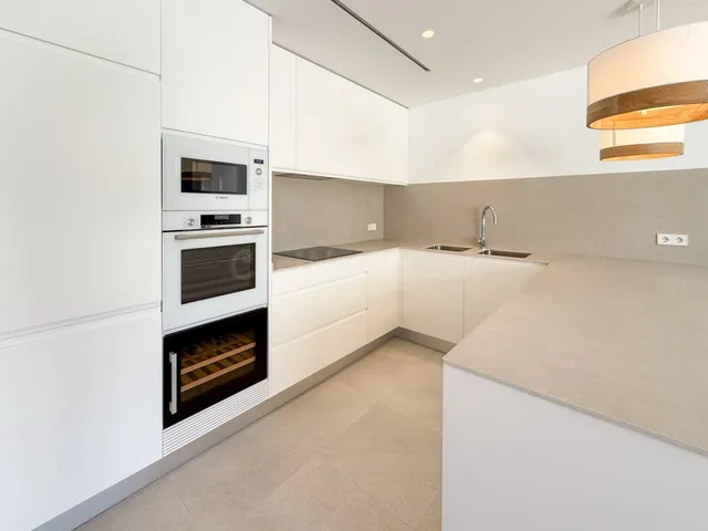 OBRA NUEVA A ESTRENAR – VIVIENDA ADOSADA DE DISEÑO CON PISCI - foto 5