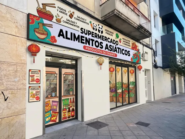 OPORTUNIDAD PARA INVERSORES Y CADENAS: MACROLOCAL DE 864 M2 UTILIDAD REAL EN LA AV. DE SANTIAGO (OURENSE) — 2