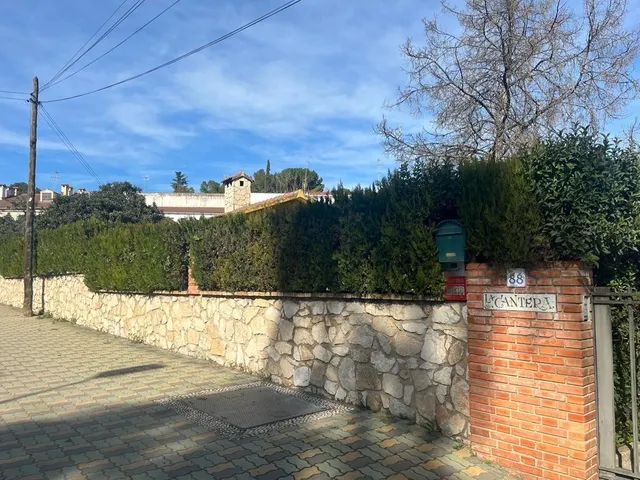 PARCELA DE 3000 M2 SEGREGABLE EN TRES CON DOS CHALETS — 39