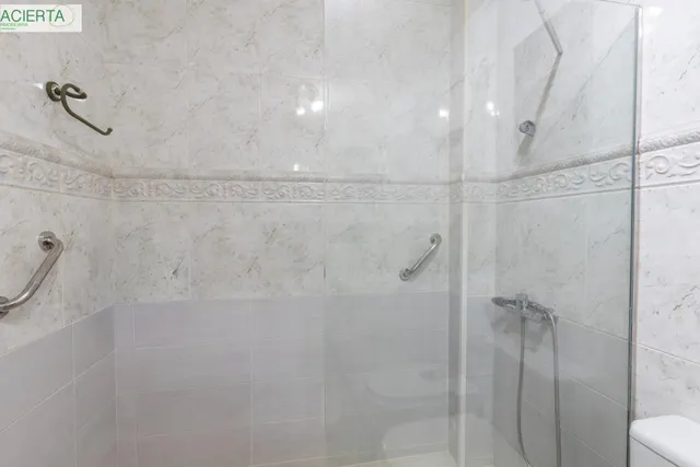 Amplia vivienda en pleno centro de Granada — 25