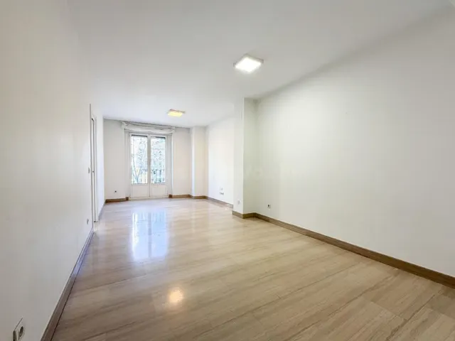 Piso luminoso en Calle Princesa 73, tres dormitorios,  Madrid. — 5