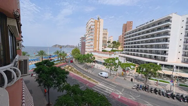 Apartamento en primera línea de playa en Benidorm – Alquiler