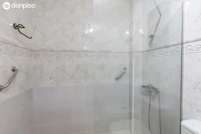 Amplia vivienda en pleno centro de Granada — 24