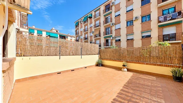 Bonito apartamento soleado y con terraza en Alcázar del Genil junto al helicóptero — 26
