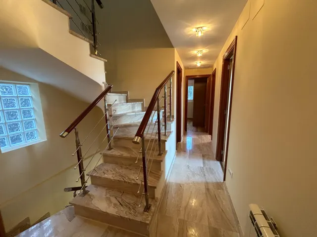 Espaciosa casa con impresionantes vistas a la montaña — 28