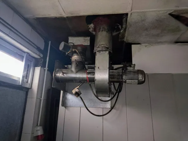Se alquila Local de 100 metros cuadrados en c/Gran Vía, Carballo — 9