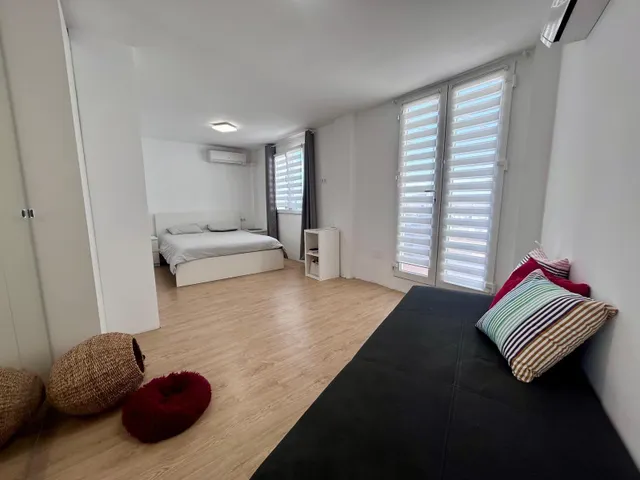 Casa adosada en esquina con piscina privada, jardín y vistas a la Bahía de Málaga — 41