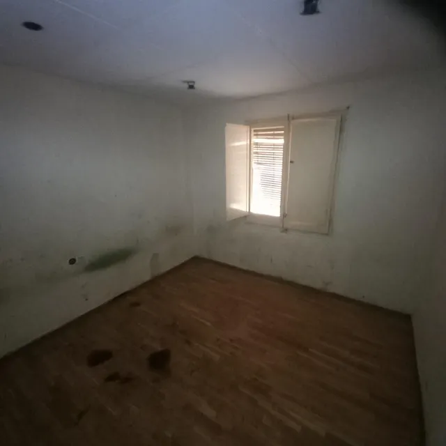 Piso a reformar con cuatro habitaciones. — 9