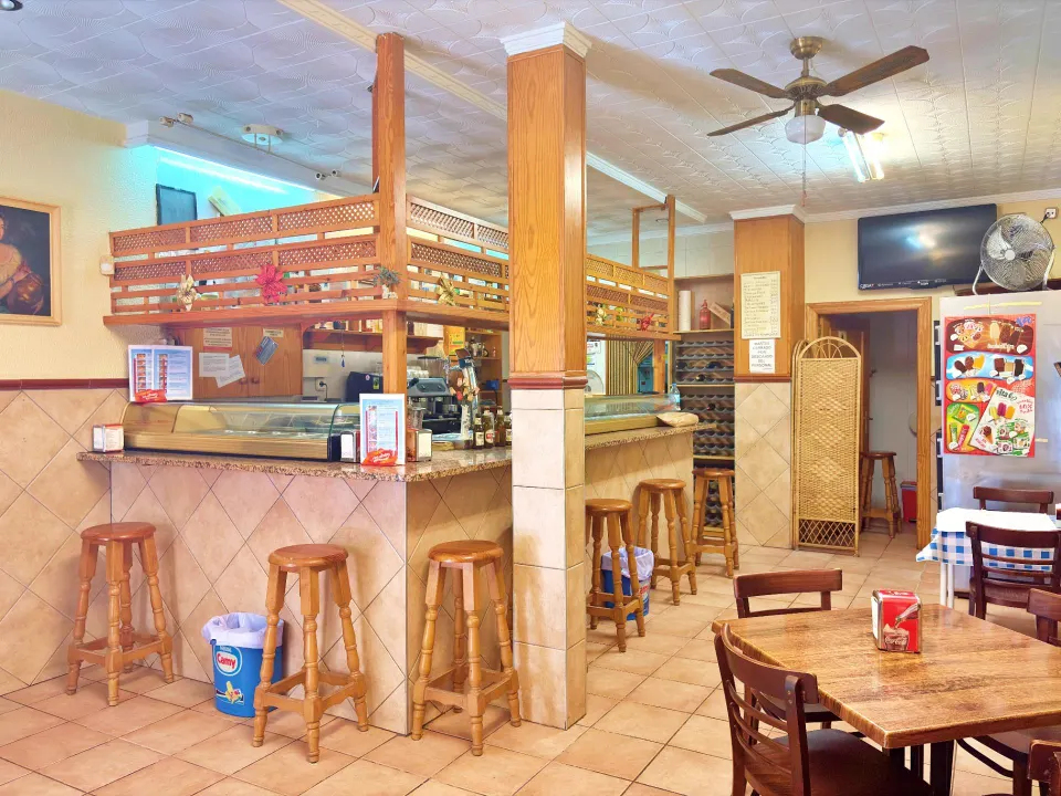 FANTASTICO LOCAL COMERCIAL EN VICENTE BLASCO IBAÑEZ