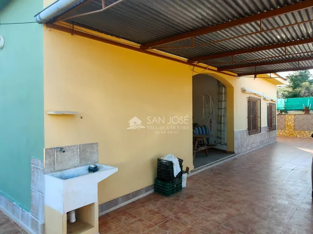 SE VENDE CHALET CON PISCINA EN MUY BUEN ESTADO EN ASPE ZONA DE UCHEL — 28