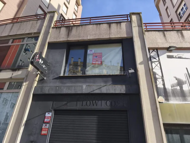 SE VENDE O SE ALQUILA LOCAL COMERCIAL CON ENTREPLANTA CERCA 