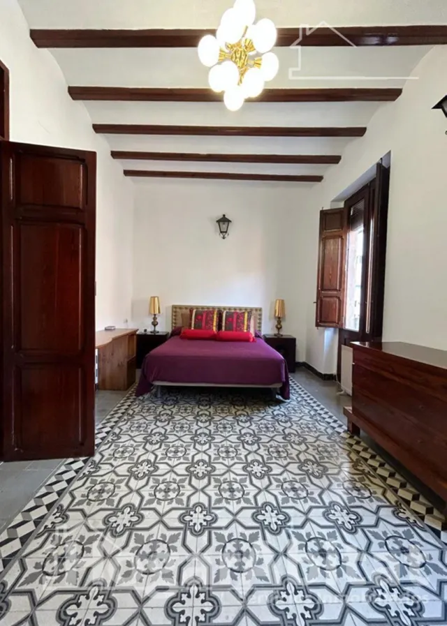 Tradición y calidez mediterránea en esta emblemática casa de pueblo reformada con chimenea, patio — 10