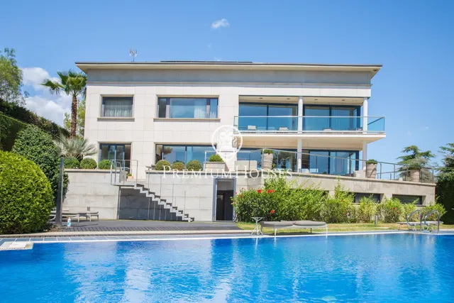 Exclusiva casa en venta con espectaculares vistas al mar y gran privacidad — 3