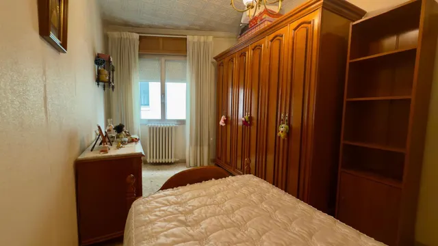 ¡Tu nuevo hogar en este encantador piso en un edificio con carácter del año 1975 y 4 habitaciones! — 19