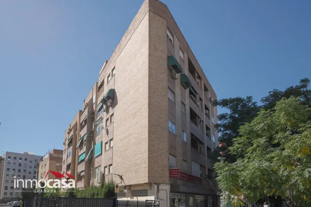 Piso de 4 dormitorios con garaje en carretera de málaga – la chana - Granada — 50