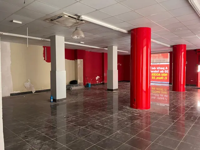 Local comercial en zona central de Bonavista. — 9
