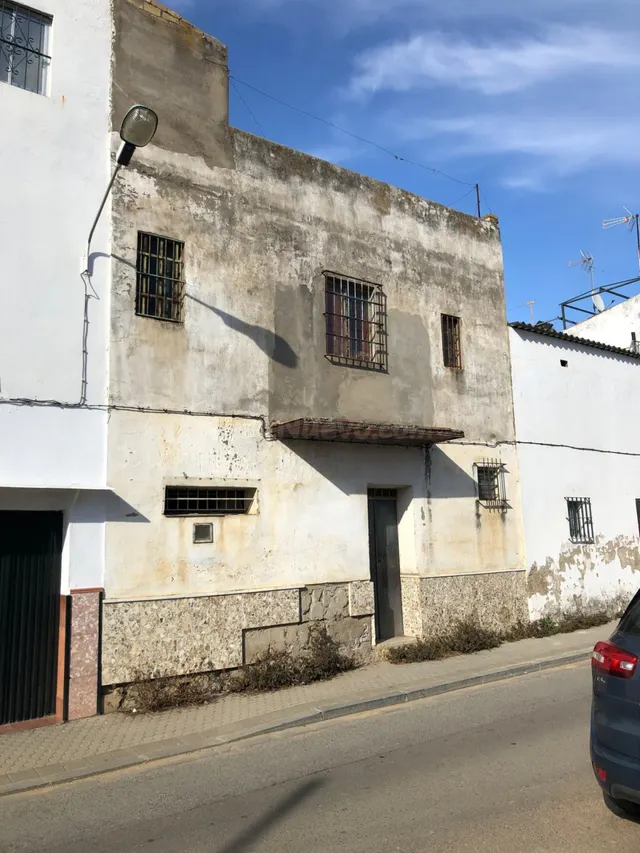 Casa con dos vviendas independientes para reformar - foto 3