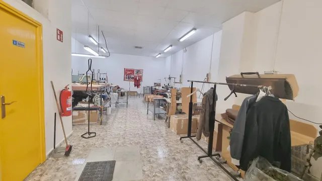 LOCAL COMERCIAL de 130 m2 a pie de calle. — 3