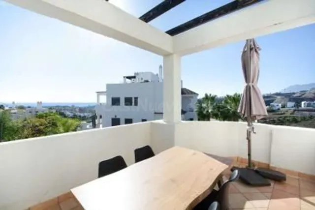 Precioso ático dúplex con vistas panorámicas en Estepona - foto 3