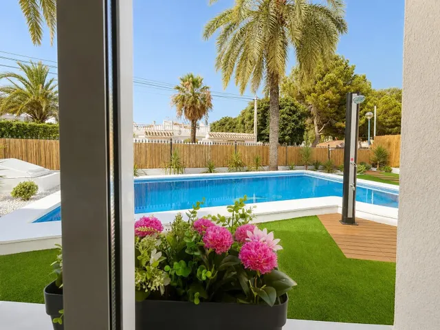 Villa de 4 dormitorios 2 baños en punta prima ( orihuela costa ) — 26