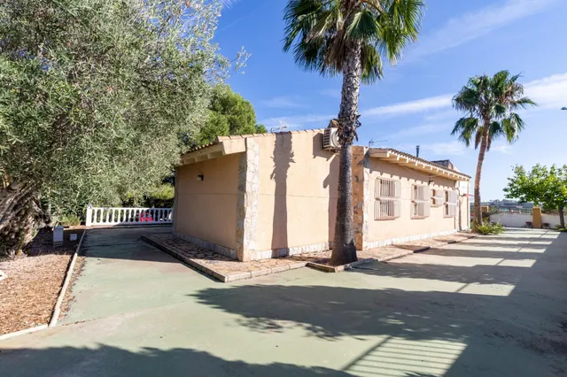 Chalet con parcela de 3.000m2, en paraje La Matanza — 40