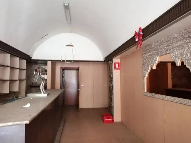MAGNIFICO LOCAL CON DOS NEGOCIOS — 15