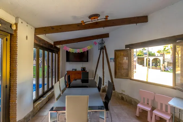 CHALET CON 800 PISCINA PRIVADA, GARAJE Y SAUNA — 28