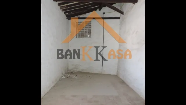 SE VENDE CASA ANTIGUA EN BERJA ZONA MERCADO DE ABASTOS — 18