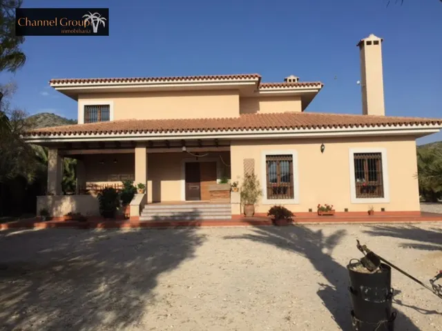SE VENDE MAGNIFICO CHALET NOVELDA — 23