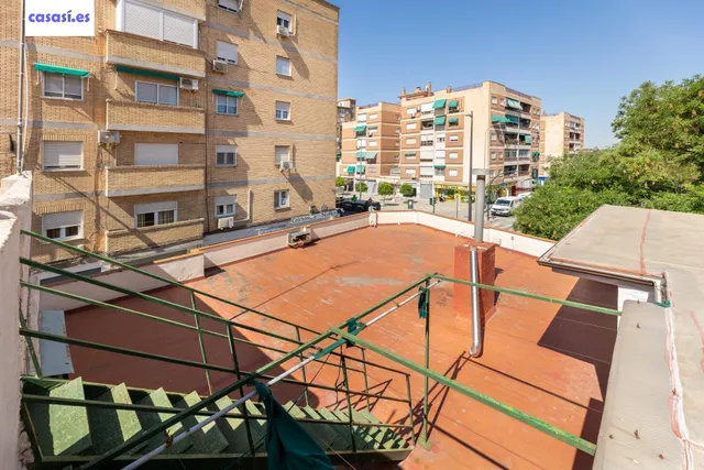 Local + vivienda en Avda. Cadiz — 32
