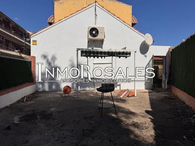 CASA BAJA CON PATIO - 1 MIN TREN VDE BAJO — 10