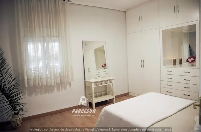 Chalet Independiente con piscina, en la zona de Alcolea. — 17
