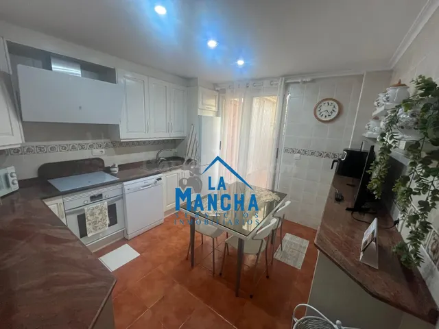 *235.000€* INMOBILIARIA LA MANCHA VENDE ADOSADO EN HELLIN-AL - foto 5