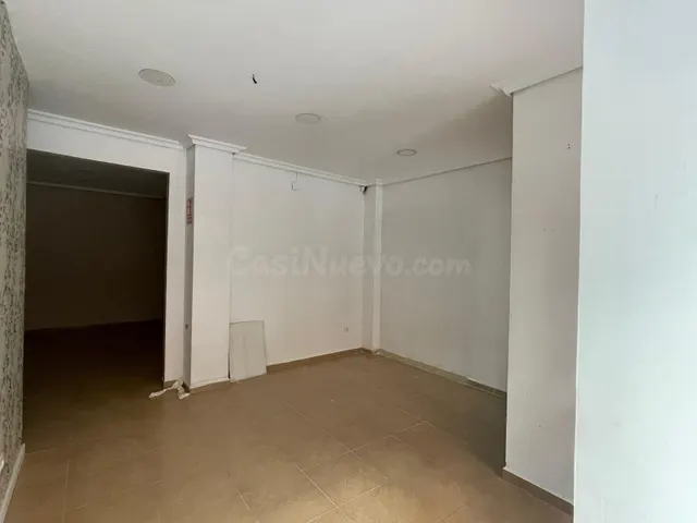 Se vende amplio local comercial en zona peatonal muy transit - foto 2