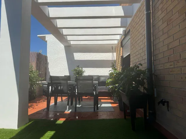Ático orientado al sur con vistas al mar y amplia terraza en el centro de Torrevieja — 38
